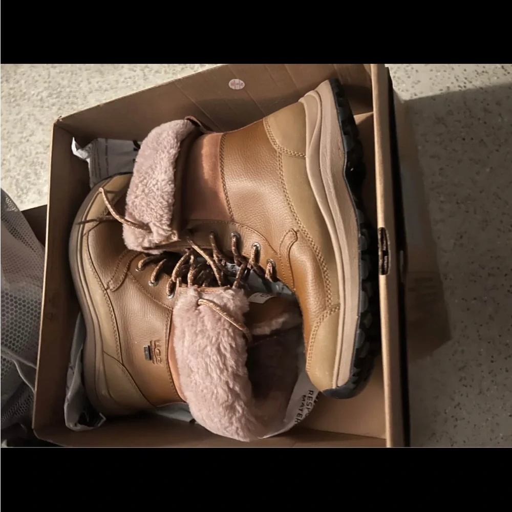 UGG  Boots with Cozy Lining - Picture 7 of 8